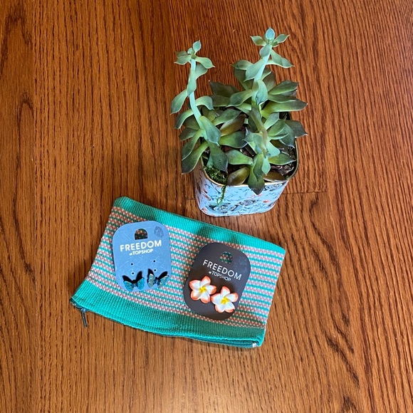 TopShop Earring Capsule | Free Jewelry Bag - Picture 1 of 4